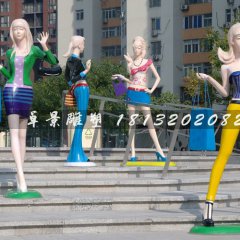 玻璃钢步行街人物雕塑，动漫人物雕塑
