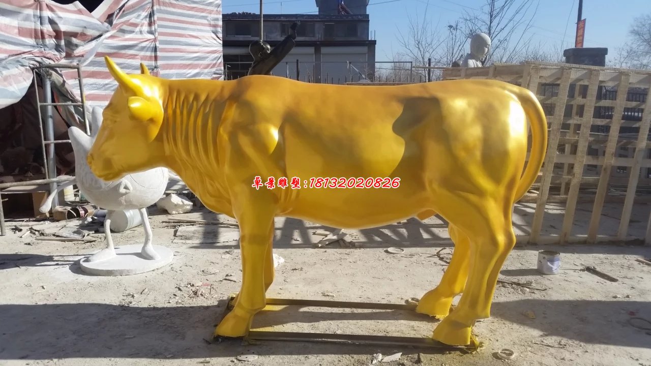 玻璃钢仿铜牛，玻璃钢金牛雕塑 