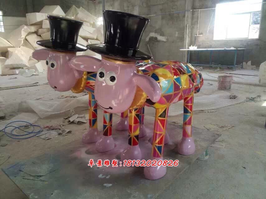 玻璃钢彩色卡通小羊雕塑，彩绘小羊雕塑
