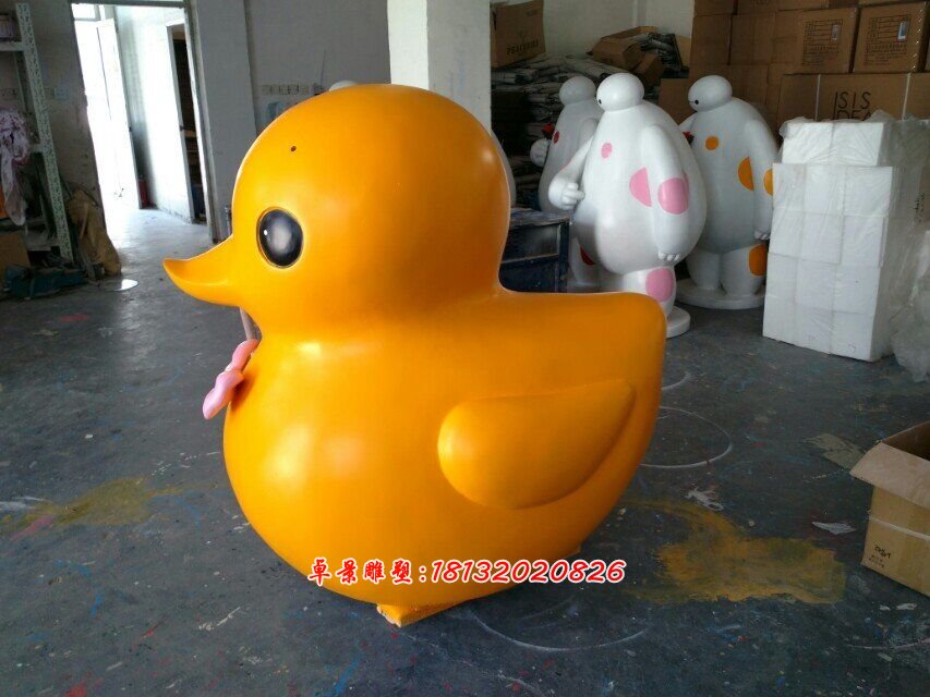 玻璃钢小黄鸭雕塑，卡通鸭子雕塑