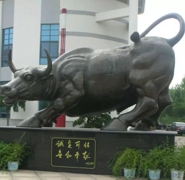 铜雕牛，孺子牛铜雕