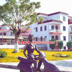 美女骑电车铜雕，街道小品铜雕