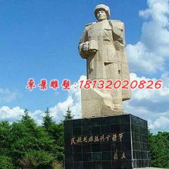 杨靖宇石雕，广场英雄石雕