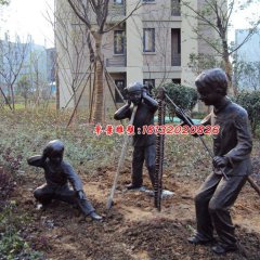 小孩放鞭炮铜雕，公园小品铜雕，景观铜雕