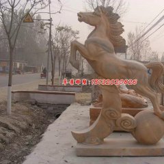 石雕奔马，晚霞红石雕马