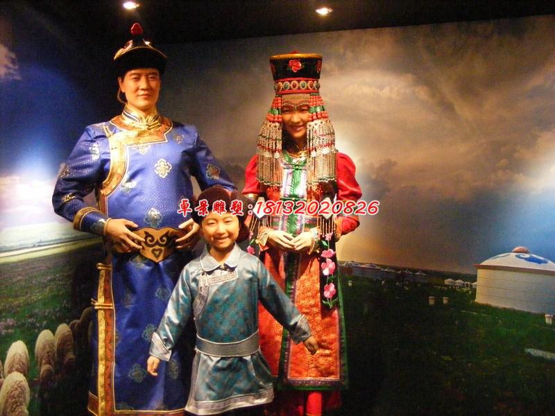 玻璃钢少数民族人物雕塑，一家三口雕塑