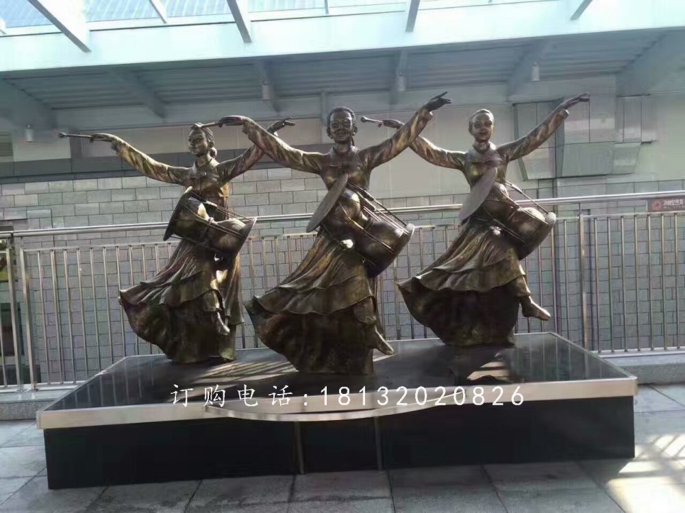 少数民族跳舞雕塑，广场人物铜雕