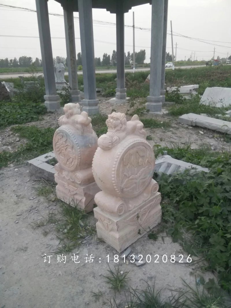 狮子门墩雕塑，晚霞红石雕抱鼓 (2)