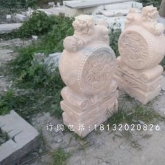 狮子门墩雕塑，晚霞红石雕抱鼓