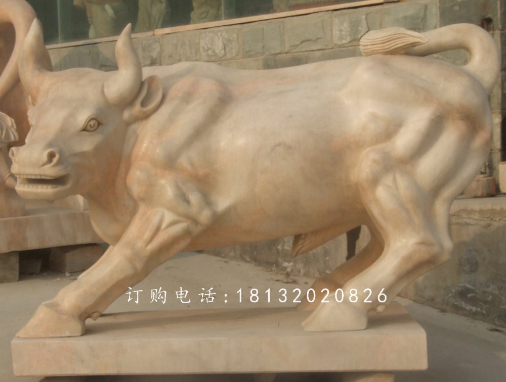 晚霞红牛石雕，公园动物石雕