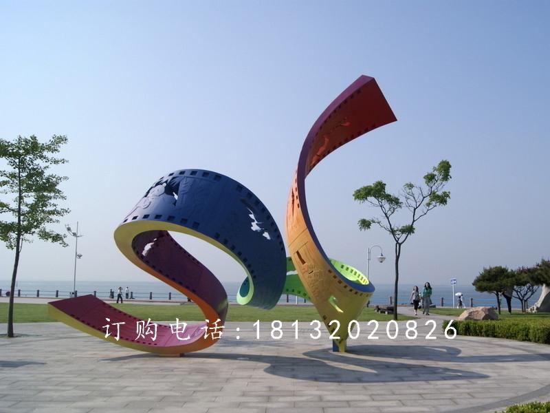 不锈钢五彩胶卷雕塑，不锈钢景观雕塑