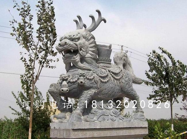 麒麟驮宝石雕，青石麒麟雕塑