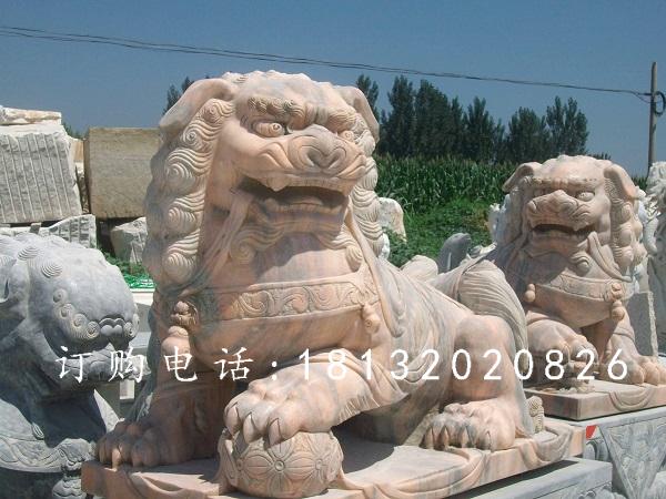 狮子滚绣球石雕，晚霞红狮子雕塑
