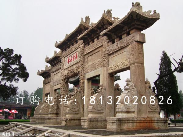 五门石牌楼，广场石牌坊