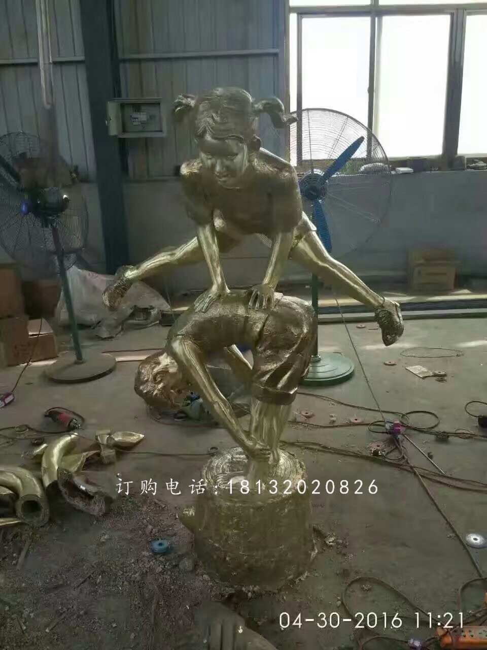 跳山羊雕塑，公园人物铜雕