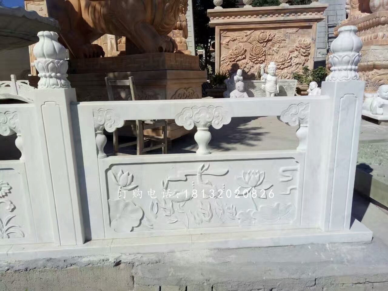 汉白玉栏板石雕，荷花与鱼栏板雕塑