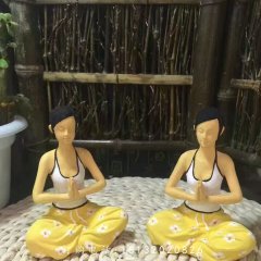 练瑜伽的女孩雕塑，玻璃钢人物雕塑
