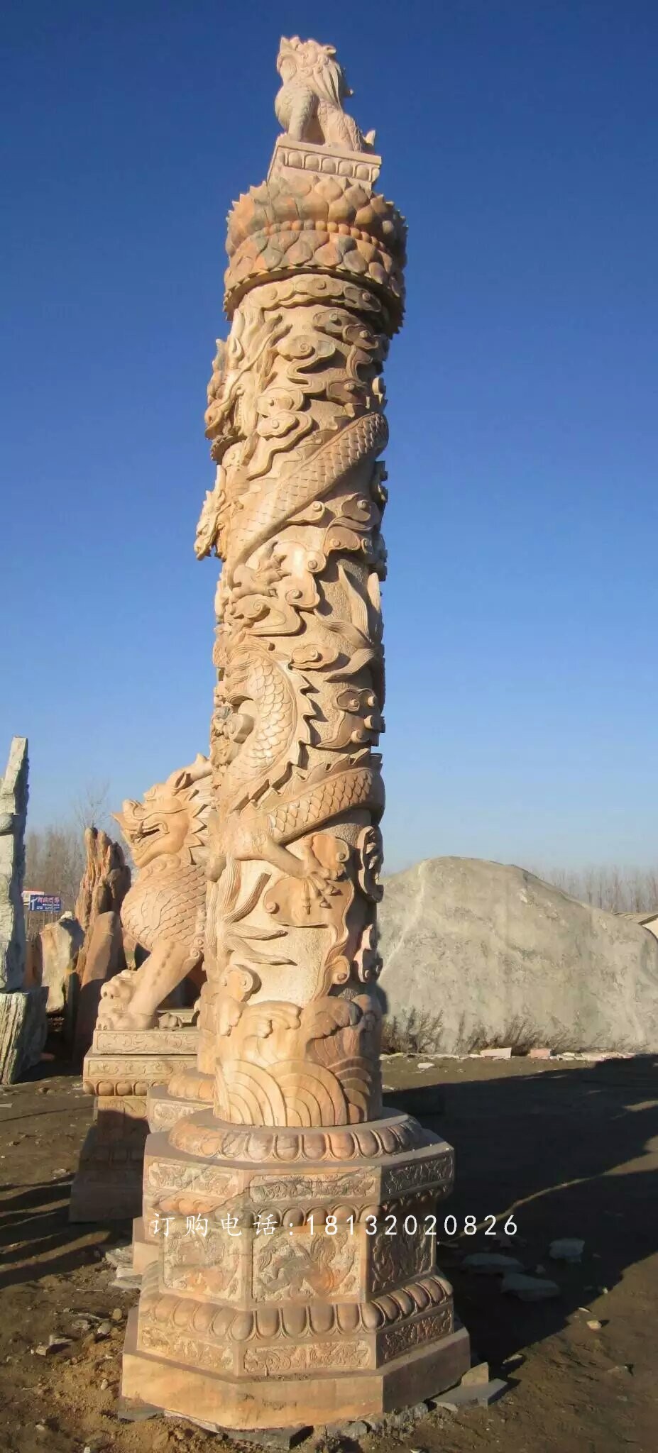 晚霞红盘龙柱雕塑，广场龙柱石雕