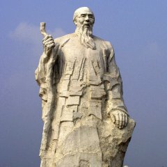 广场名人石雕，齐白石石雕