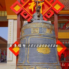 国泰民安铜钟，广场铜钟