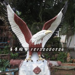 玻璃钢老鹰雕塑，雄鹰展翅雕塑