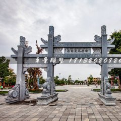 广场石牌坊，三门石牌坊雕塑