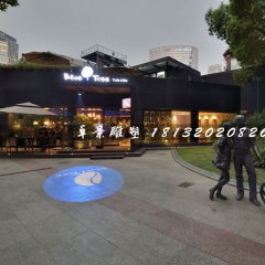 偶遇铜雕，街边景观小品雕塑