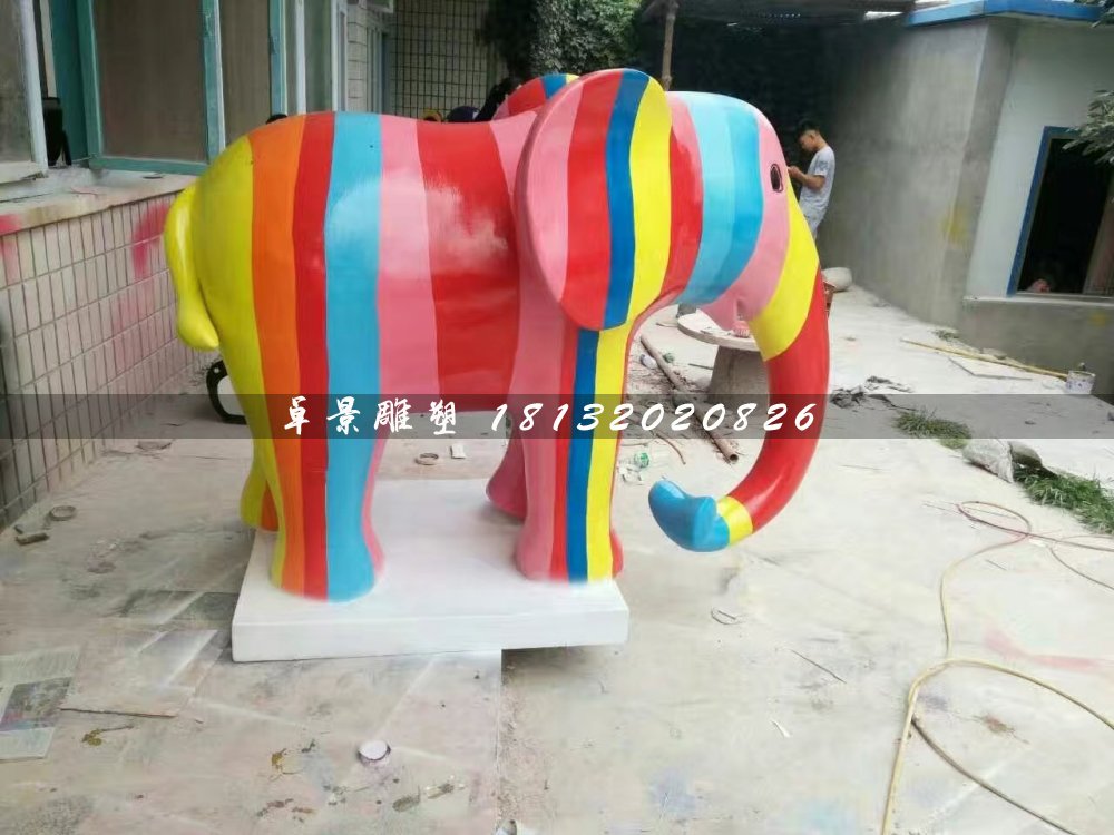 彩绘大象雕塑，玻璃钢动物雕塑