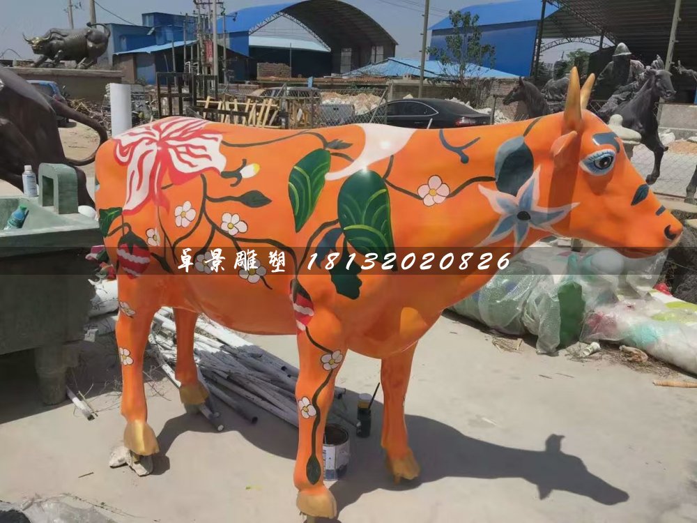 彩绘牛雕塑，玻璃钢动物雕塑