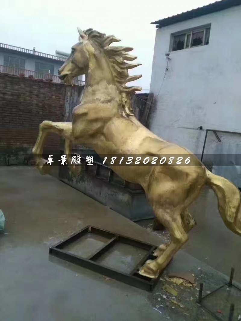 立马铜雕，广场铜马雕塑