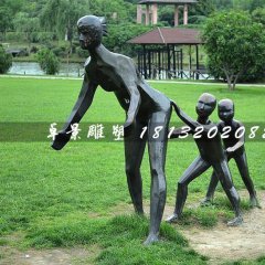老鹰捉小鸡铜雕，公园抽象人物雕塑