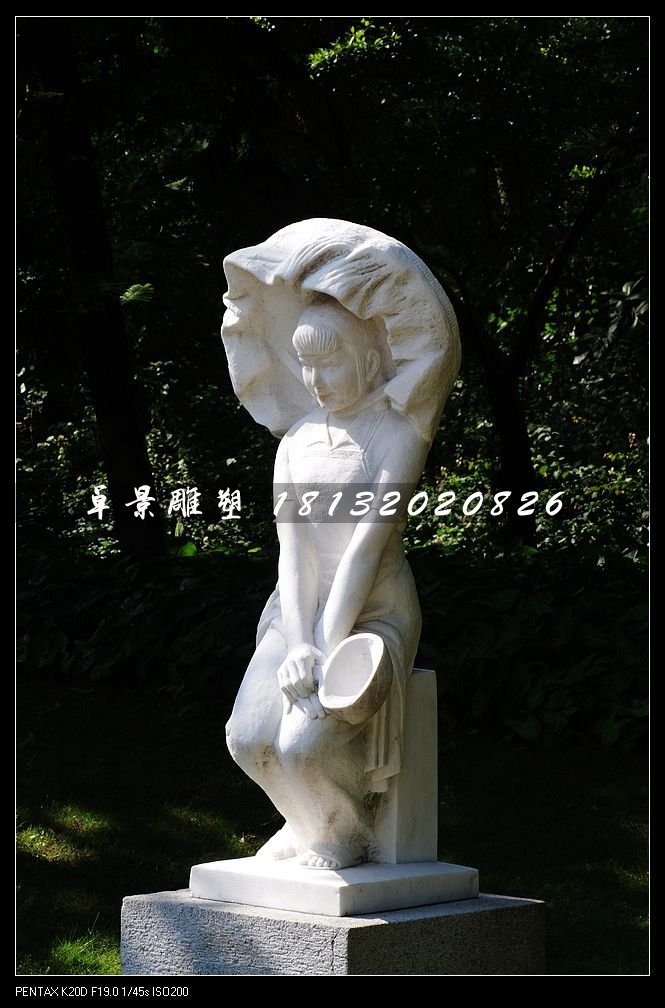 少数民族女孩石雕，公园大理石人物雕塑