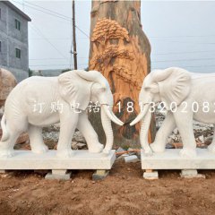 象鼻向下大象石雕，公园动物石雕