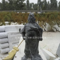 持刀关公石雕，青石关公