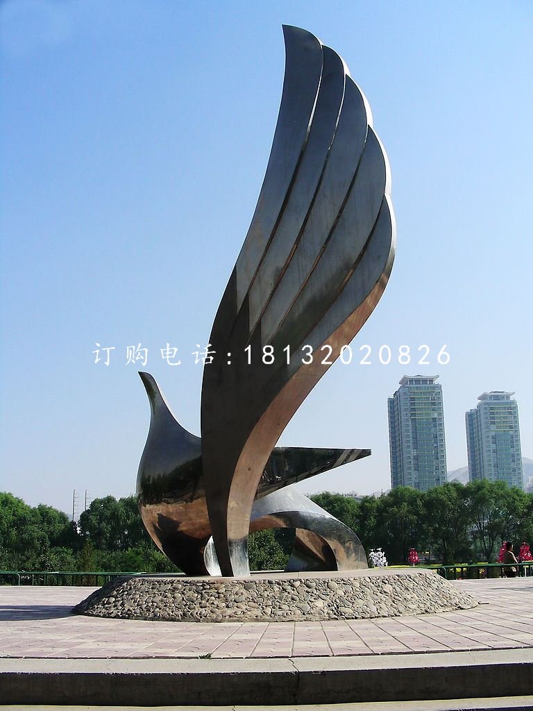 展翅鸽子雕塑，不锈钢广场雕塑
