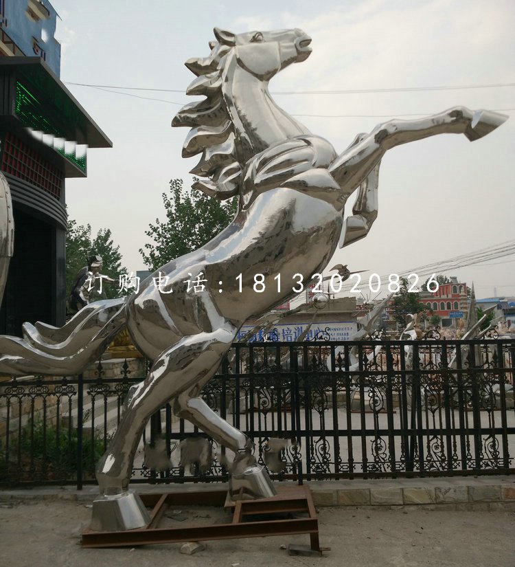不锈钢立马，企业门口雕塑