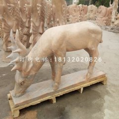 小鹿吃草石雕，晚霞红动物雕塑