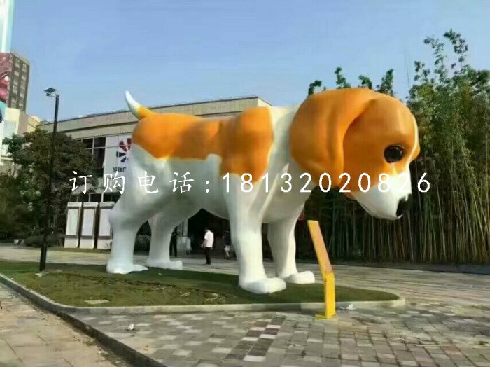 小狗雕塑，公园玻璃钢动物雕塑