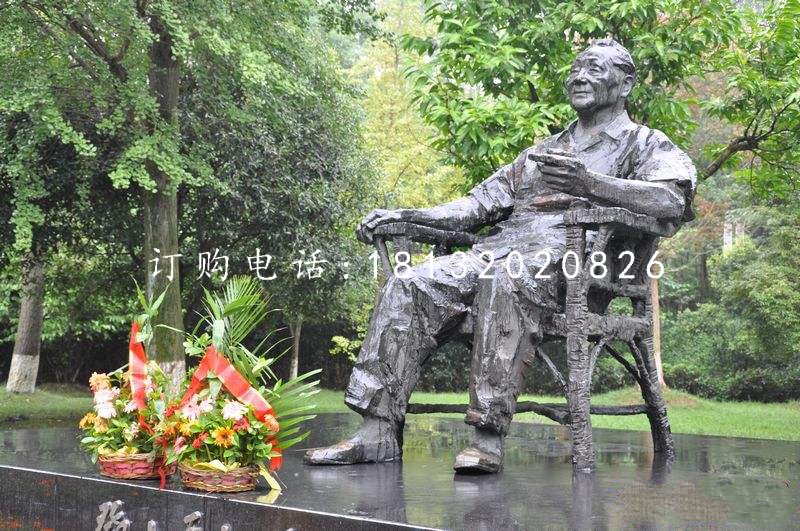 坐着的邓小平铜雕，伟人铜雕