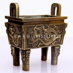 龙浮雕鼎，四足铜鼎