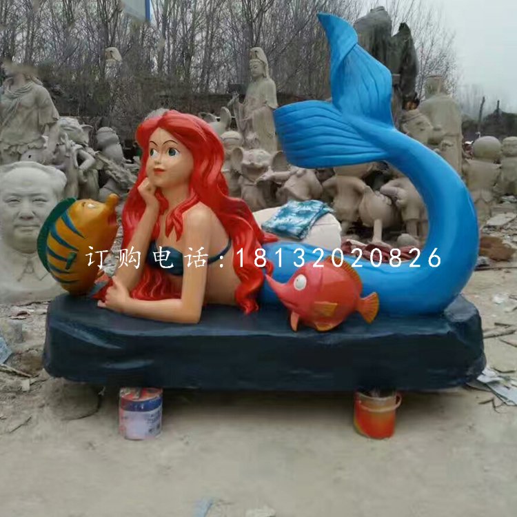 趴着的美人鱼雕塑，玻璃钢卡通雕塑