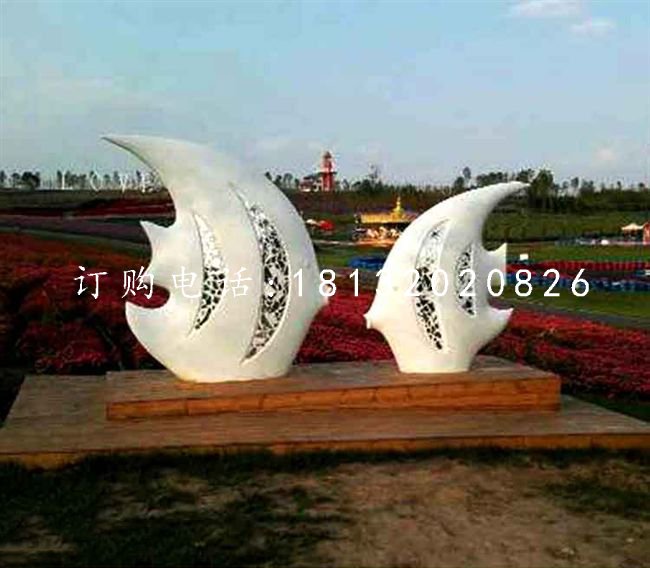 玻璃钢抽象鱼雕塑，公园景观雕塑