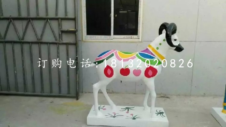 彩绘山羊雕塑，玻璃钢动物雕塑