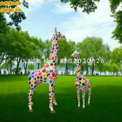 玻璃钢彩绘长颈鹿，公园动物雕塑