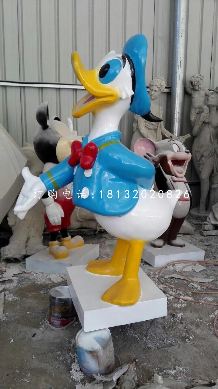 玻璃钢唐老鸭雕塑，卡通迪士尼雕塑