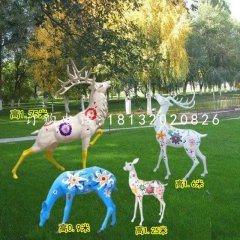 彩绘小鹿雕塑，公园玻璃钢摆件
