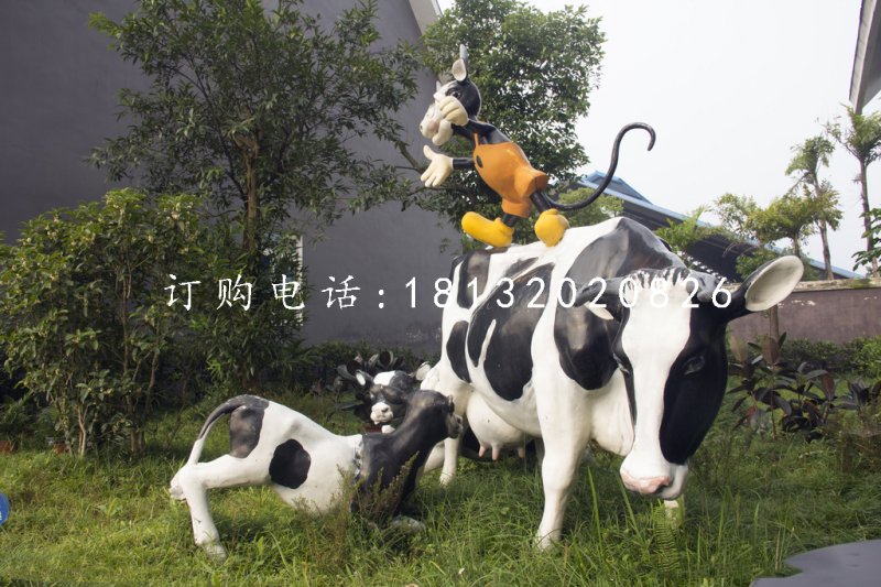 玻璃钢奶牛雕塑，公园动物雕塑