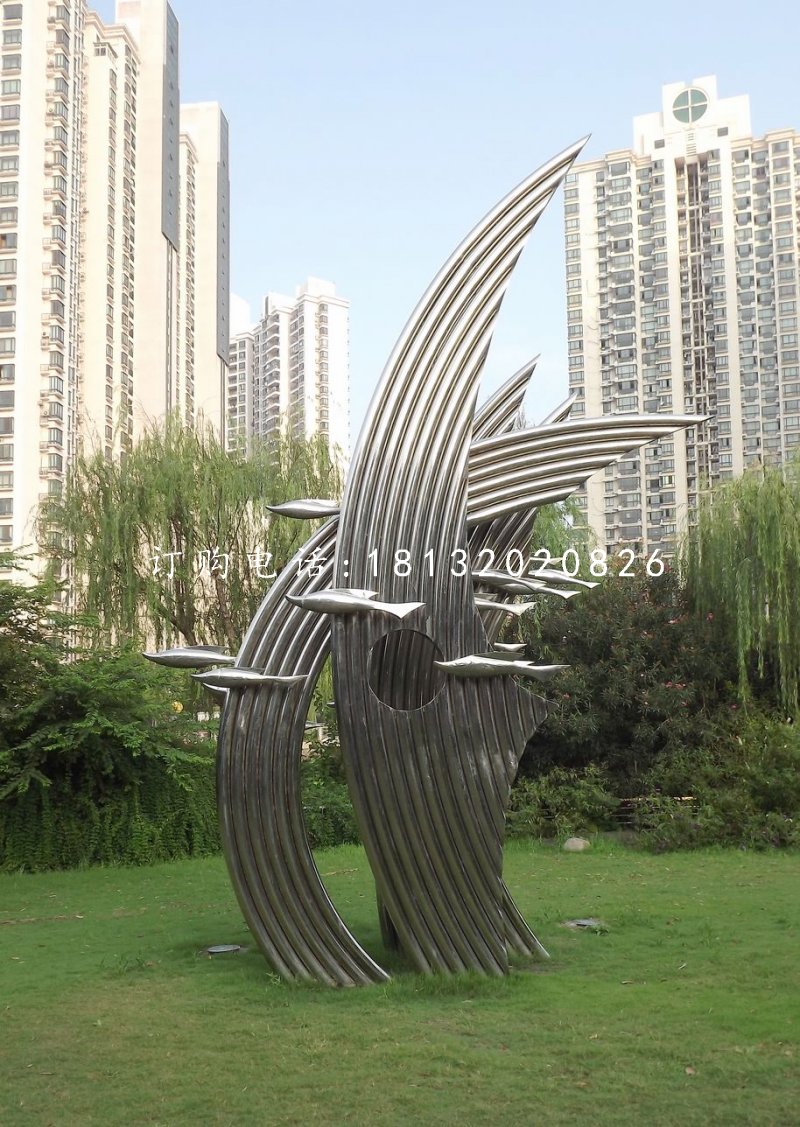 不锈钢游鱼雕塑，公园景观雕塑