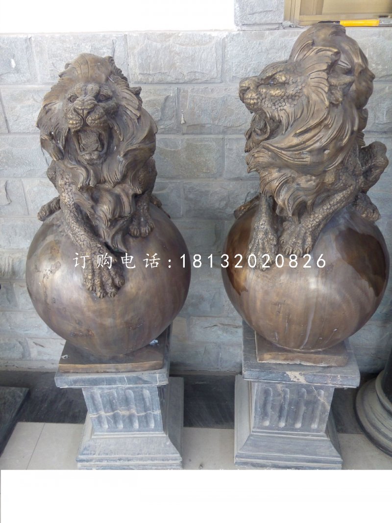 趴在球上的西洋狮铜雕，铸铜狮子