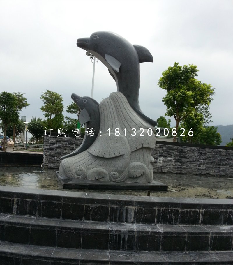 广场海豚石雕，青石动物雕塑